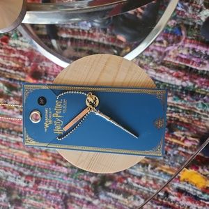 1 beautiful  necklace